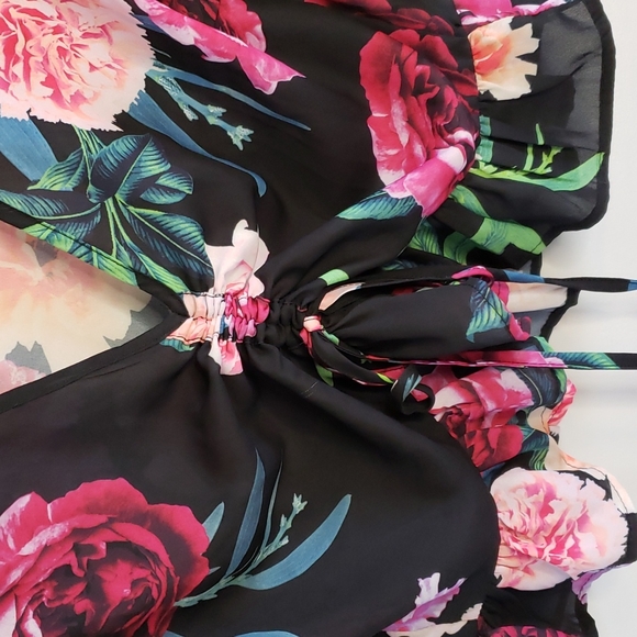 Lolas Room Sheer Ruche Front Crop Floral Blouse Sm - Picture 3 of 9